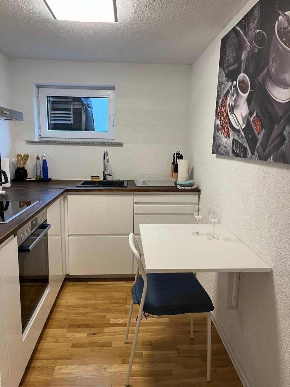 Modern eingerichte Einliegerwohnung mit separater Küche Reutlingen Exterior foto